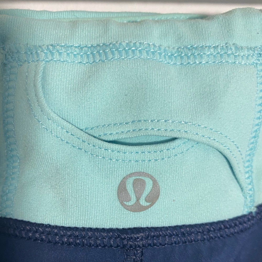 LULULEMON COLOR BLOCK SHORTS - SIZE 4